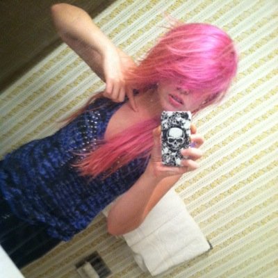 ^.^ I love all different bands awesome Dancing is my thing Love emo scene and goth people they are awesome Be who you are dont stop{YOU ARE PERFECT}