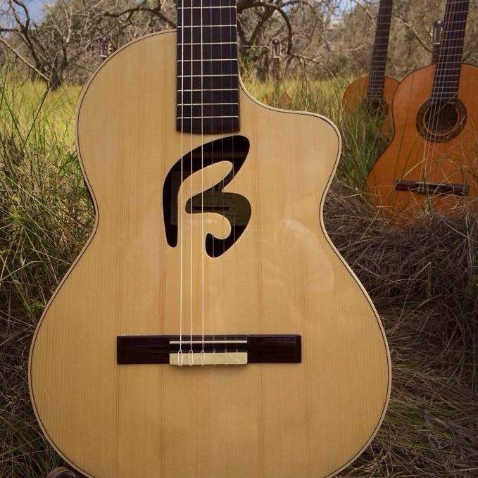 Luthier,constructor de guitarra clasica y flamenca. Artisan Handcrafted , Guitar constructors .Made in Spain
http://t.co/6MDj2M9bU5
info@guitarrasbros.com