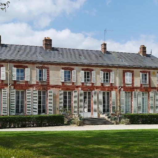 LocationSalle91's profile picture. Nous vous proposons des salles chaleureuses à 35km au sud de Paris, pour tous vos événements privés ou professionnels, au sein d'un domaine de 2.5 hectares