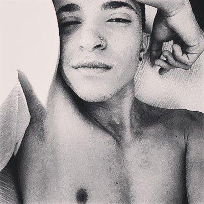Cruzeiro, 17, BH,  fã de Beatles e Arctic Monkeys.