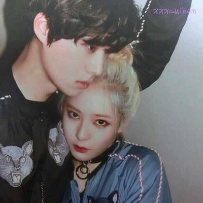 see this little smirk?
im laughing.