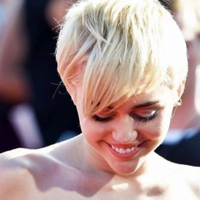 Noticias diarias sobre Miley Cyrus. Informo a las smilers. ÍDOLA