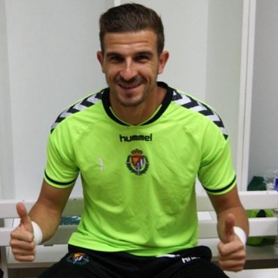 varas_javi's profile picture. Fake. Oju pazando der calor ar frío, de la Cruzcampo a la Heineken, der rebujito ar vino tinto. Meno mal que me queda mi caza Andarucía.