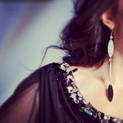 كوني مع الرجل الذي سيفسد حمرة شفاهك ؛  لا كحل عينيك