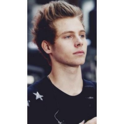 i love pizza, chocolate and 5sos