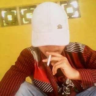 hidup di bawa heppy aja meskipun sebenarnya susah