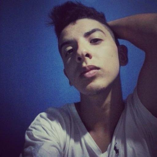 Sou um tipo de pessoa que não coloca frase só para impressionar porque as palavras não impressionar e sim a atitude !!!