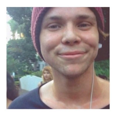 Go follow @muketbfh and @VegemiiteCake bc just gave this free follow :-)