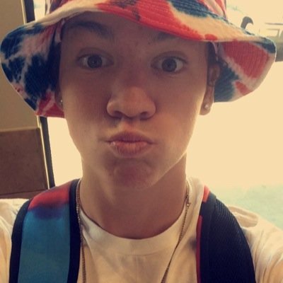 Im a taylor type girl . King Caniff Slays . Taylor tweeted x2 and faved . Taylor finally followed me 3/11/14 .