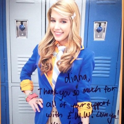 I love pariss Smith from every eicth way maddie she the best so support her she tweets and she loves her fans @parissTweets We all love u pariss