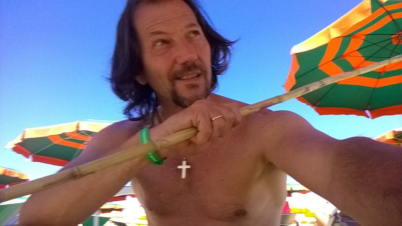 Ad Consultant for the last 25 Years and internet Marketer Working on the  Internet since 2000!! I Love it!