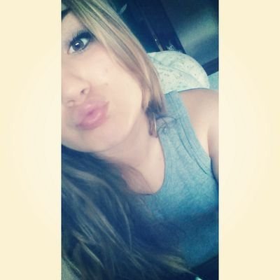 Te he visto por dentro y no brillas así. // Vivo y muero por la misma persona MA21.// Que se paren mis pulsos si te dejo de querer.16//.❤Crik.//Aroa tea.