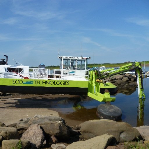 Dredging - servicing industrial, environmental & marine industries // Dragage - oeuvrant dans les secteurs industriel, environnemental et marin