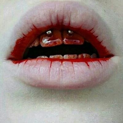 (Esta es la ultima vez que yo te quiero. Enserio te lo digo.). Lluvia de cogollos no de flores.