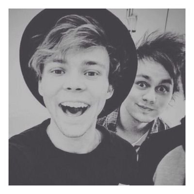 ashxcliffoxrd's profile picture. FOLLOW MY NEW ACC, I CANT OPEN THIS, IDK; free follow @ashxcliffoxrd95