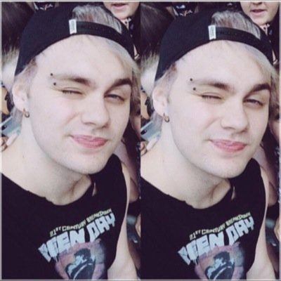 Follow @5SOSupdatee_ please ☺✌
