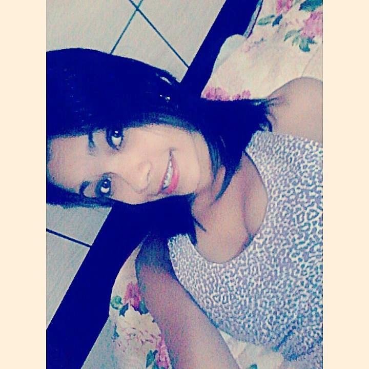 Uma dose de loucura, duas de felicidade, e o dedo do meio para quem encher o meu saco. — Chorão