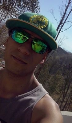 Uma pessoa só sabe o valor de um sorriso quando ela sente o peso de uma lagrima. #sigo todos de volta #TimBeta