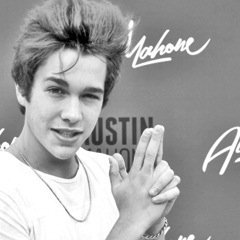 AUSTIN PLEASE IF U SEE THIS FOLLOW ME AMD @wayhemmings!!!!!!