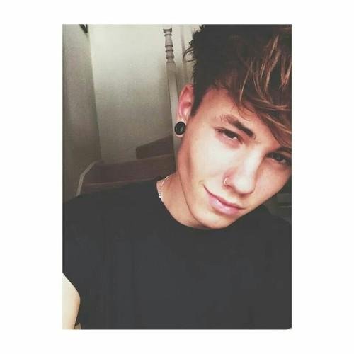 Harry Gregory-bisex-single