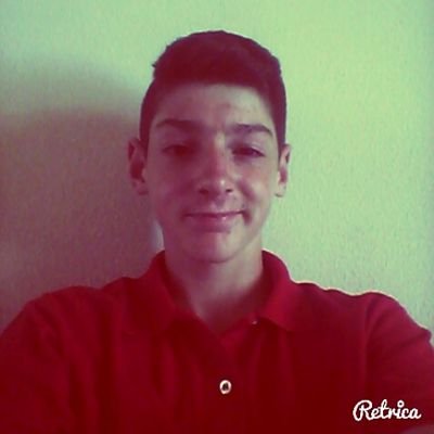 amo futebol e natação :3 gosto muito de estar com a minha sister e os meus bros
sigam-me que sigo de volta ;)