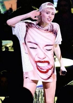 mc dl  / falei pra minha mae q eu sou fã da miley e ela disse q era so uma fase, nao entendi