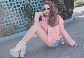 comTraveler12's profile picture. Directioner