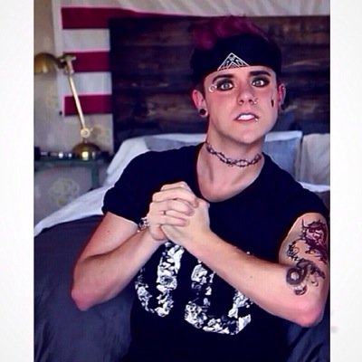 phantabulous_'s profile picture. Just trying to stay real in this beautifully crazy fantasy. ♡ Writer of FanFiction. CHECK IT OUT: http://t.co/4tG8I68Cjr