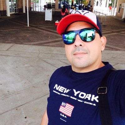 Eduardmbo's profile picture. 3:33 ... de la mano con DIOS, para seguir creciendo día a día... viajero frecuente y amante del Mar a la luz de la Luna...