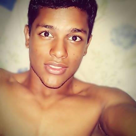 Age 18 - Estudante de adm - CORINTHIANO