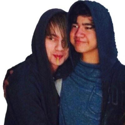 I like 5sos u like 5sos
Let us like 5sos together