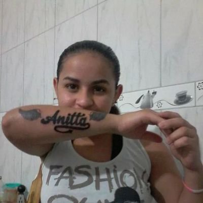 meu pensamento vai e volta dizer que eu queria era te ver te abraçar e nao perde:@Anitta_oficial te amo
