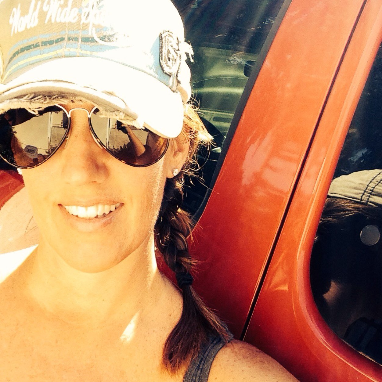 Nom Nomer, lover of life, family, nutrition, faith, salt water; wine & music daily; RD