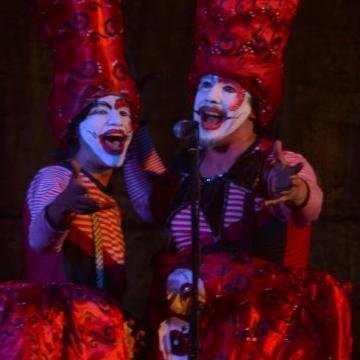 Loco, trovador, scout y murguista. Cantante en la cuerdas de Primos de murga Corta la Bocha. Viajante si el bolsillo me lo permite. HAKUNA MATATA!!!