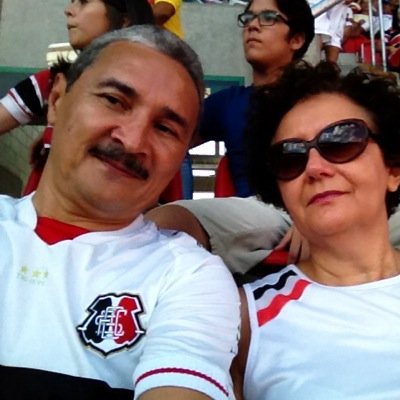 Serratalhadense. Casado com Luiza. Pai de Estevão e Guilherme. Avô de Júnior Lucas e Davi.
Torcedores do Santa Cruz Futebol Clube.