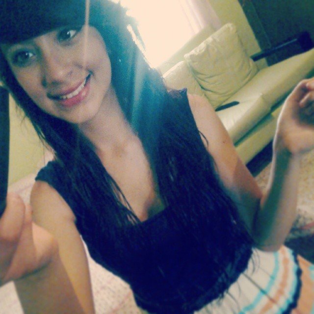 Besame Pronto Va A Amanecer!!
Abrazame No hay Mas Tiempo que perder!! 
Mirame Quiero Ver en tu mirada la pasion