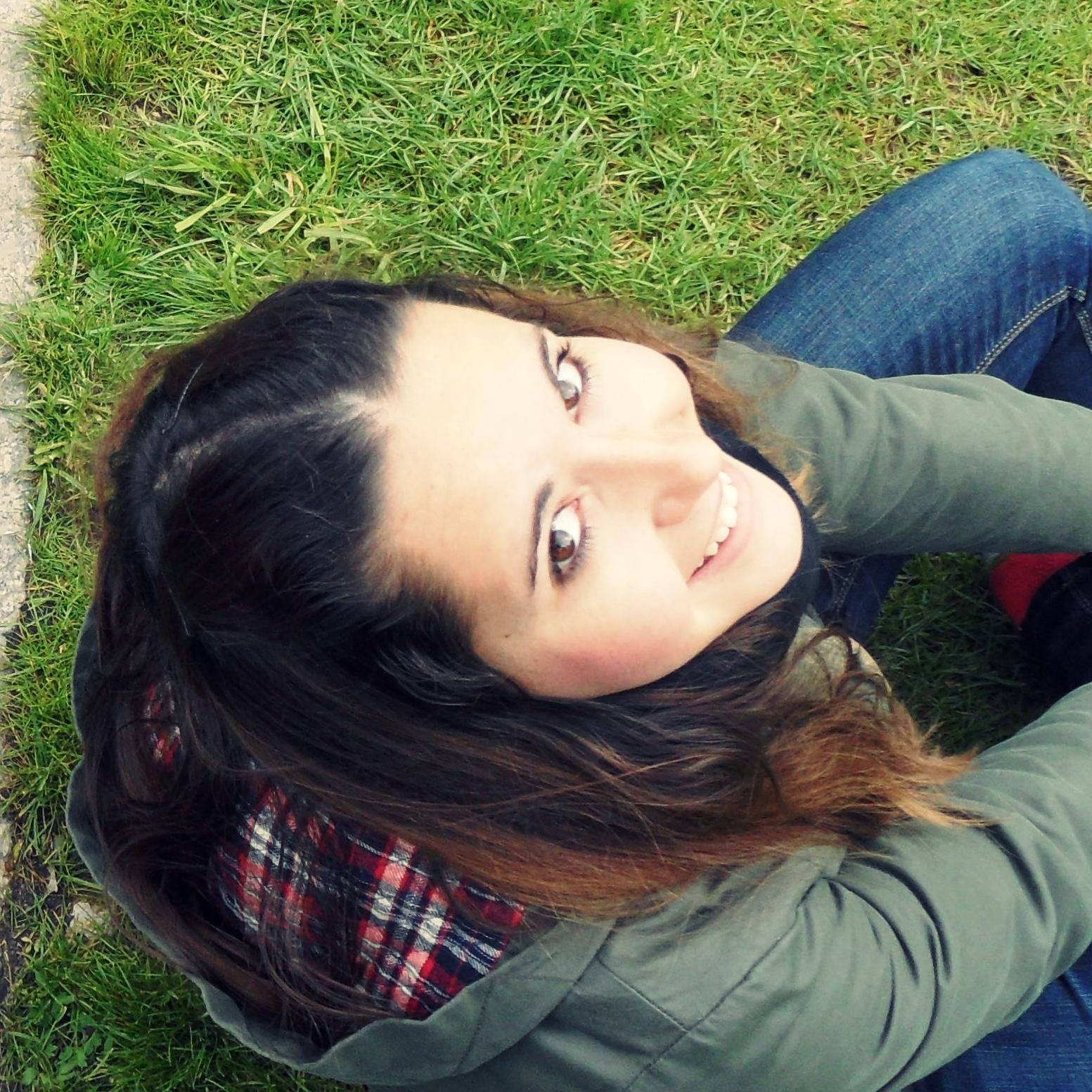 Bearuiz23's profile picture. Ahora se que seguir viviendo no es pasar las hojas de un calendario, sino entender que cada hoja de ese calendario es única e irrepetible.