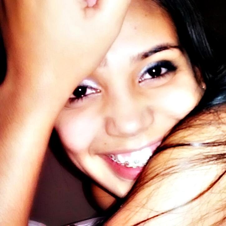 • pra mim? apenas uma pequena menina
com sonhos de uma grande mulher. vivendo num mundo surreal e estressante,
tentando apenas ser feliz ! ;)