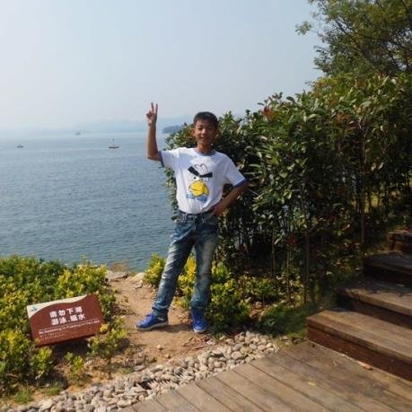 I'm Chinese and I'm fifteen boy. I wan to make friends with you.
