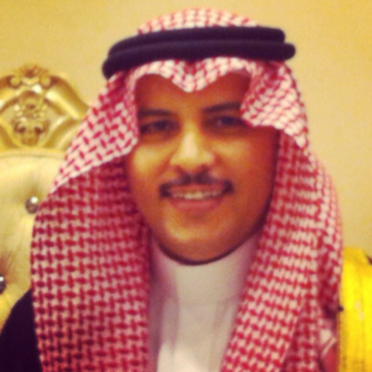 مواطن سعودي تشرف بخدمة دينه ومليكه و وطنه حتي رتبة عميد