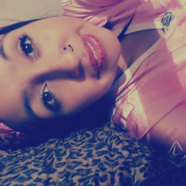 me presento mucho gusto me llamo tamara escarlet castillo 17 años para el publico que no lo sabe me e sabido ganar a la audencia y a todos los reales porque ya