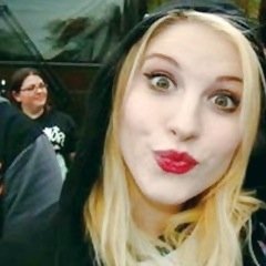 Paramore // 5 seconds of summer account. Run by two girls called Izzie and Phoebe.