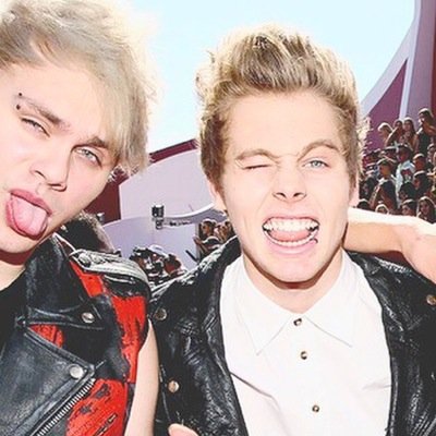 Follow @bandsez pleaseee ☺