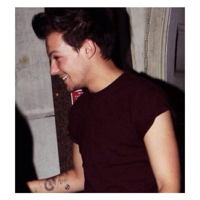 heres a free follow!! please follow @croissantlouis bc shes trying to reach her goal