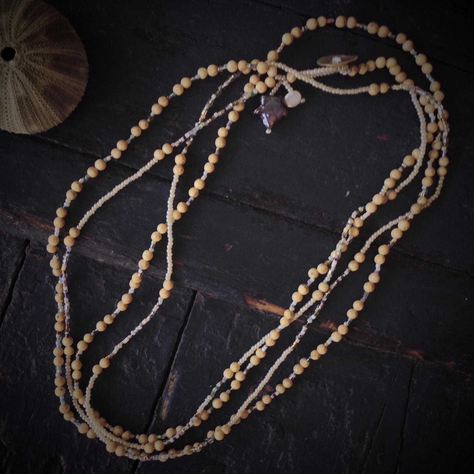 Florida girl who loves the sea, sand and sun. I make nice stuff with pearls.