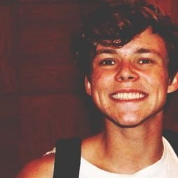 THIS IS MY SECRET 5SOS ACCOUNT PEOPLE FROM SCHOOL WILL NEVER FIND ME NOW//I FOLLOW BACK