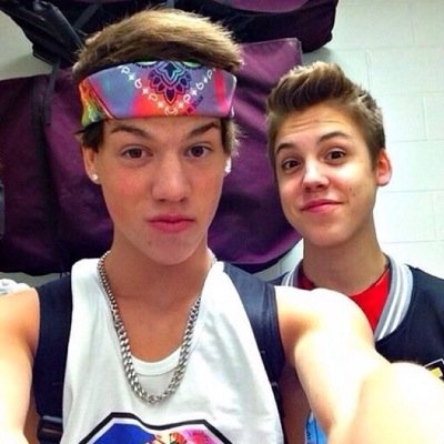 ilysmlikewat's profile picture. I'm with Taylor Caniff and the whole crew, speading positivity throughout Twitter! Ilysm please follow @itsthefooosh thank you!!