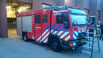 Instructeur Veiligheid bij STC bv en bevelvoerder bij de VRR-BRW Rijnmond-Noord, post Frobenstraat. Twittert op eigen risico :)