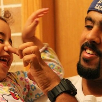ترضين وحده تقرى بايو اخوج ؟