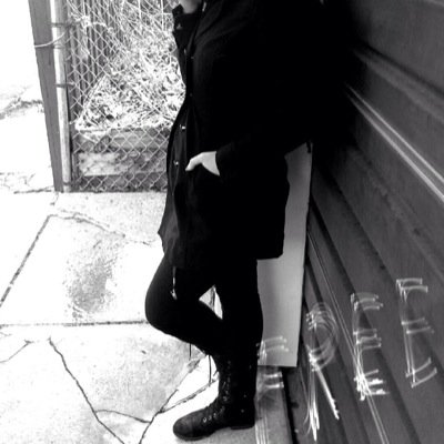 Starving poet/crossdresser/cosplayer. I can be funny sometimes.